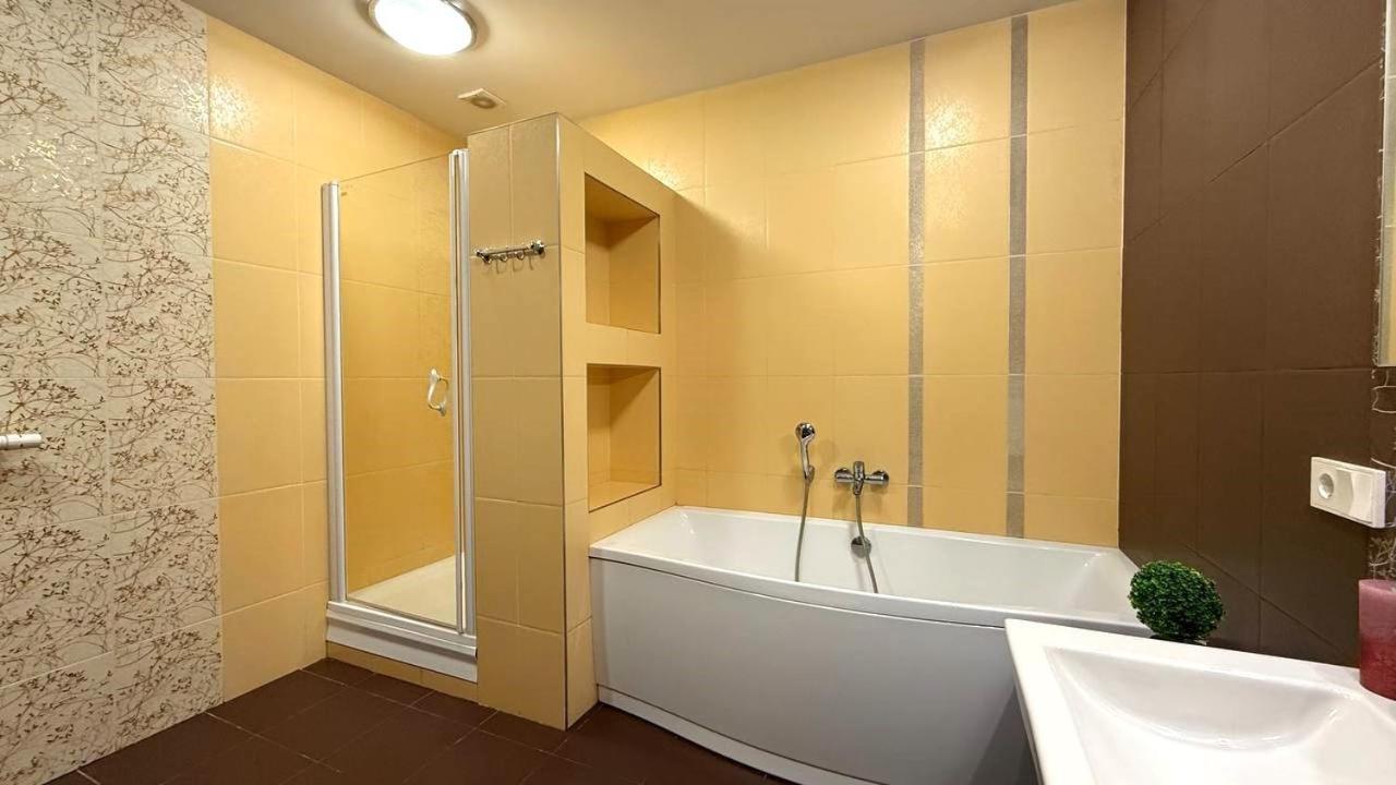 Bright House On 23 Serpnya Kharkov Luaran gambar